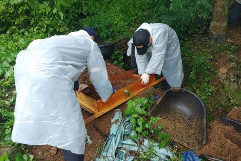 Cảnh sát đang tìm kiếm thi thể một em bé bị chôn vùi trên núi ở Gwangyang, tỉnh Nam Jeolla. (Nguồn: Yonhap)