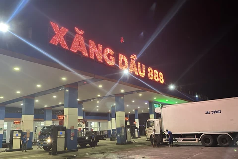 Một điểm bán xăng trên địa bàn tỉnh Thanh Hóa phục vụ người dân. (Ảnh: Đức Duy/Vietnam+)
