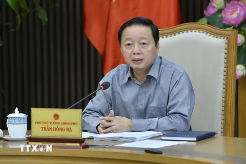 Phó Thủ tướng Trần Hồng Hà chủ trì cuộc họp. (Ảnh: Minh Đức/TTXVN)