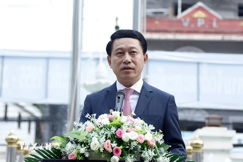 Phó Thủ tướng, Bộ trưởng Ngoại giao Lào Saleumxay Kommasith phát biểu tại buổi lễ. (Ảnh: Phạm Kiên/TTXVN)