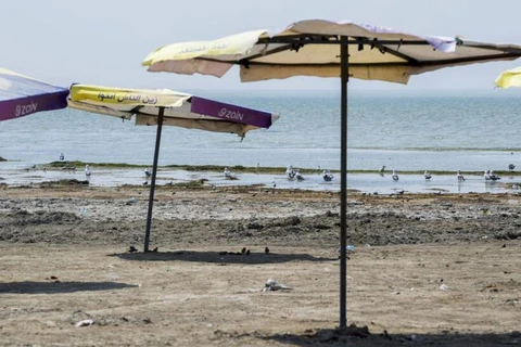 Lượng mưa giảm và nhiệt độ tăng đã tấn công Hồ Habbaniyah và phần còn lại của Iraq. (Nguồn: AFP) 