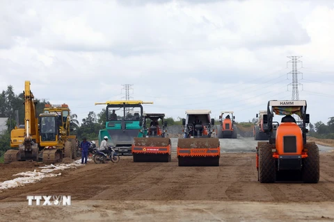 [Photo] Nỗ lực thông xe tuyến Cao tốc Mỹ Thuận-Cần Thơ vào cuối năm