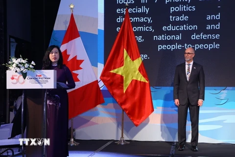 Bộ trưởng Bộ Y tế Đào Hồng Lan, đại diện Chính phủ Việt Nam phát biểu tại Lễ Kỷ niệm 50 năm quan hệ ngoại giao Việt Nam-Canada. (Ảnh: Văn Điệp/TTXVN)