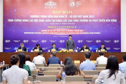 Chủ nhiệm Ủy ban Kinh tế Vũ Hồng Thanh đồng chủ trì buổi họp báo. (Nguồn: Cổng thông tin Điện tử Quốc hội)