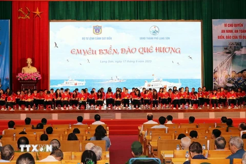 Quang cảnh Cuộc thi “Em yêu biển đảo quê hương.” (Ảnh: Văn Đạt/TTXVN)