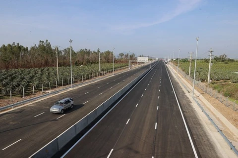 Đường bộ Cao tốc Phan Thiết-Dầu Giây, đoạn qua tỉnh Bình Thuận. (Ảnh: Dương Giang/TTXVN)