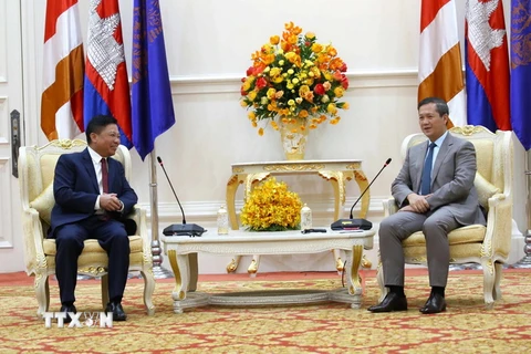 Thủ tướng Chính phủ Hoàng gia Campuchia Samdech Thipadei Hun Manet tiếp Đại sứ Nguyễn Huy Tăng. (Ảnh: Huỳnh Thảo/TTXVN)