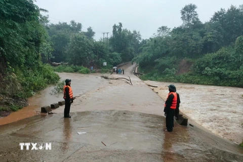 Một điểm chốt chặn tại khu vực cầu tràn của xã Hướng Lập, huyện Hướng Hóa, tỉnh Quảng Trị. (Ảnh: TTXVN phát)