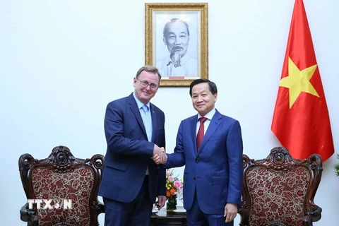 Phó Thủ tướng Lê Minh Khái tiếp Thủ hiến bang Thüringen Bodo Ramelow. (Ảnh: An Đăng/TTXVN)