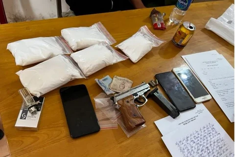 Gần 2kg ma túy và một số tang vật liên quan đến vụ án. (Nguồn: Công an tỉnh Quảng Bình)