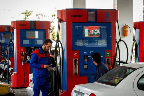 Một cửa hàng bán xăng dầu tại Thủ đô Tehran của Iran. (Nguồn: Bloomberg)