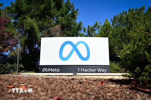 Biểu tượng Meta tại trụ sở ở Menlo Park, California, Mỹ. (Ảnh: AFP/TTXVN)