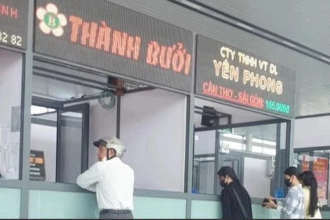 Nhiều người dân mua vé xe của Công ty TNHH DL-VT Yên Phong nhưng vẫn nghĩ là của Thành Bưởi. (Nguồn: báo Giao thông)