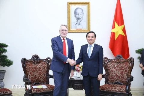 Phó Thủ tướng Trần Lưu Quang tiếp Chủ tịch Ủy ban Thương mại quốc tế của Nghị viện châu Âu Bernd Lange. (Ảnh: An Đăng/TTXVN)