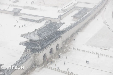 Tuyết phủ trắng thủ đô Seoul, Hàn Quốc ngày 17/1 vừa qua. (Ảnh: Yonhap/TTXVN)