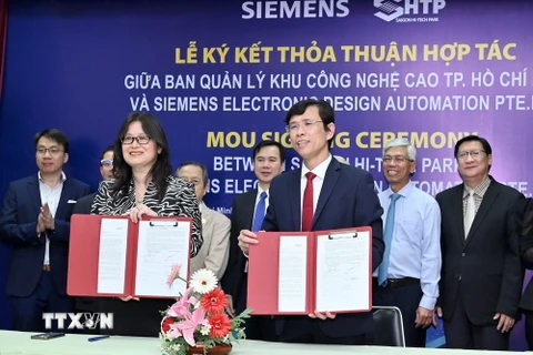 SHTP và Siemens EDA ký kết ghi nhớ hợp tác. (Ảnh: TTXVN phát)