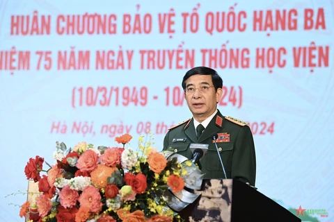 Đại tướng Phan Văn Giang phát biểu tại Lễ đón nhận Huân chương Bảo vệ Tổ quốc hạng Ba và kỷ niệm 75 năm Ngày truyền thống Học viện Quân y. (Nguồn: TTXVN phát)