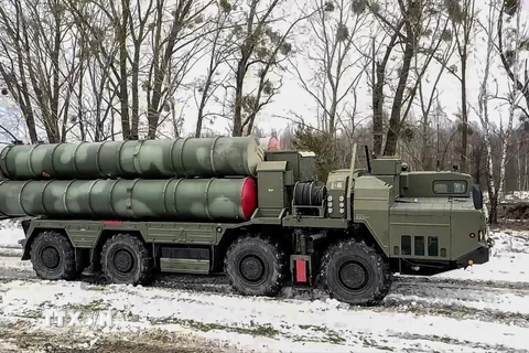 Hệ thống phòng không S-400 do Nga sản xuất. (Ảnh: AFP/TTXVN)