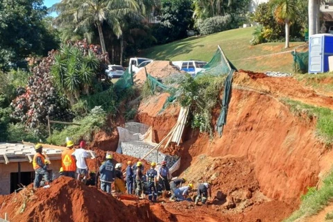 Bốn công nhân xây dựng bị thiệt mạng sau khi một bờ kè bị sập tại một công trường xây dựng vào buổi sáng ở thị trấn duyên hải Ballito của Nam Phi. (Nguồn: witness.co.za)