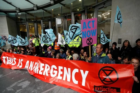 Hàng nghìn người tuần hành ở Anh kêu gọi hành động khẩn cấp bảo vệ môi trường
