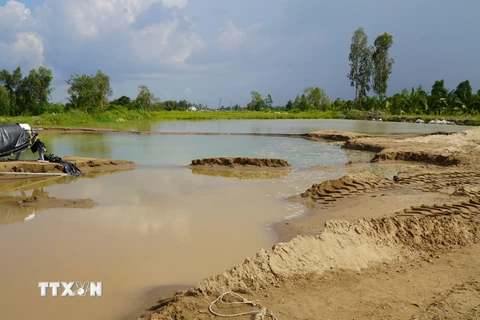 Dự án thành phần cao tốc Cao Lãnh-An Hữu đang chờ cung cấp cát đắp nền. (Ảnh: Nhựt An/TTXVN)