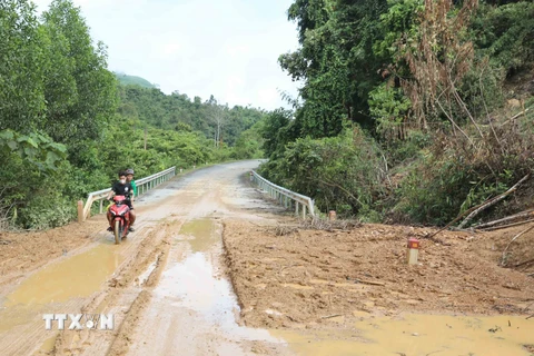 Nghệ An: Nguy cơ sạt lở trên các tuyến đường trọng yếu, huyết mạch ở miền núi