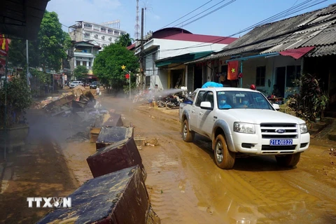 Yên Bái tập trung vệ sinh môi trường và ngăn ngừa dịch bệnh sau lũ 