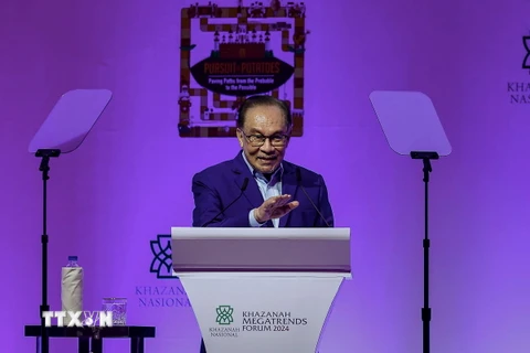 Thủ tướng Malaysia Anwar Ibrahim phát biểu tại diễn đàn. (Ảnh: Bernama/TTXVN phát)