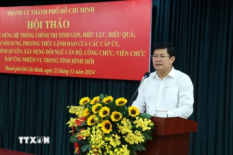 Ông Huỳnh Cách Mạng, Phó Trưởng ban Thường trực Ban Tổ chức Thành ủy TP Hồ Chí Minh, phát biểu tại hội thảo. (Ảnh: Anh Tuấn/TTXVN)