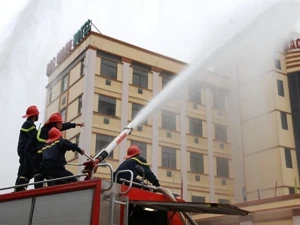 Diễn tập chữa cháy tại tuần lễ an toàn, vệ sinh lao động. (Ảnh minh họa: Danh Lam/TTXVN)