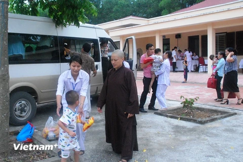 Đưa 34 trẻ, người già ở chùa Bồ Đề đến trung tâm bảo trợ xã hội
