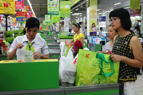 Ngành bán lẻ vượt lên dẫn đầu về nhu cầu tuyển dụng trong quý 2. (Ảnh minh họa: PV/Vietnam+)