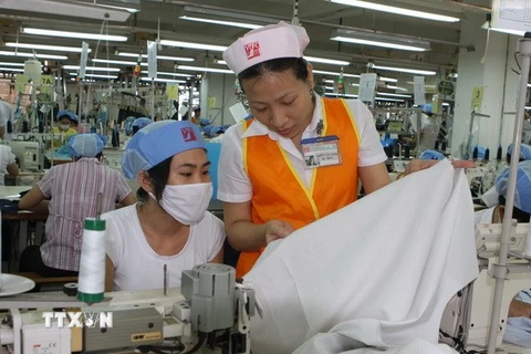 Sản xuất trang phục là một trong những ngành sẽ tuyển dụng nhiều lao động vào 6 tháng cuối năm. (Ảnh minh họa: Hà Thái/TTXVN)