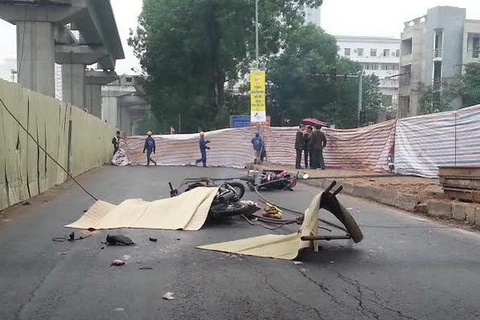 Hiện trường vụ tai nạn tại công trường đường sắt đô thị Cát Linh-Hà Đông. (Ảnh: Sơn Bách/Vietnam+)