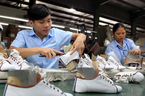 Tuổi thọ bình quân của công nhân ngành dệt may, da giày chỉ từ 30-35 tuổi. (Ảnh minh hoạ: Trần Việt/TTXVN)