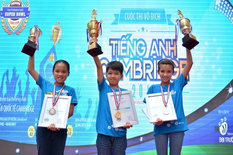Các học sinh đạt giải cao nhất tại cuộc thi. (Ảnh: PV/Vietnam+)