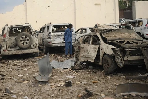 Hiện trường vụ đánh bom khách sạn Doorbin ở Mogadishu ngày 24/2. (Nguồn: AFP/TTXVN)