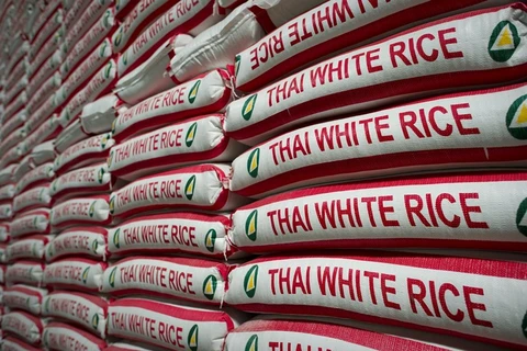 Các bao gạo tại một nhà máy ở Bangkok, Thái Lan. (Nguồn: AFP/TTXVN) 