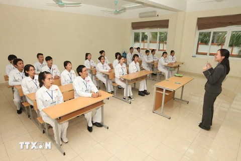 Lớp học tiếng Nhật của các điều dưỡng viên trước khi sang Nhật làm việc. (Ảnh: Anh Tuấn/TTXVN)