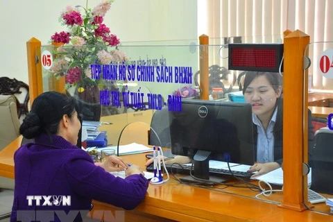 Cải cách thủ tục hành chính tiếp tục là nhiệm vụ quan trọng của bảo hiểm xã hội Việt Nam. (Ảnh: TTXVN)