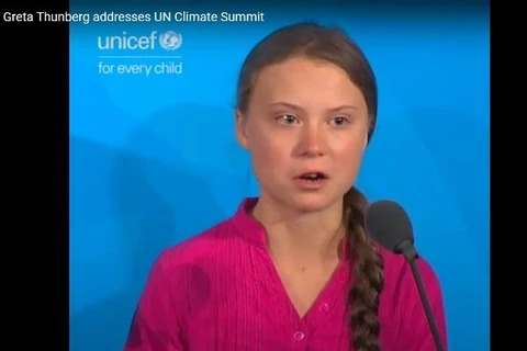Em Greta Thunberg, nhà hoạt động trẻ em về biến đổi khí hậu người Thụy Điển nói lên thông điệp mạnh mẽ về trách nhiệm bảo vệ trẻ em. (Ảnh: PV/Vietnam+)