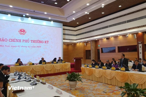 Lãnh đạo thành phố Hà Nội trả lời về việc tính giá nước sạch. (Ảnh: PV/Vietnam+)