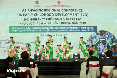 Để trẻ em được phát triển toàn diện cần sự phối hợp giữa Nhà nước, các tổ chức, cộng đồng doanh nghiệp và gia đình. (Ảnh minh họa: PV/Vietnam+)