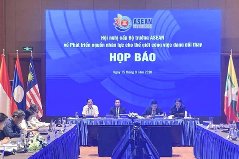 Họp báo về “Hội nghị cấp Bộ trưởng ASEAN về Phát triển Nguồn nhân lực cho thế giới công việc đang đổi thay”. (Anhr: PV/Vietnam+)