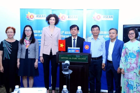 Các đại biểu tham gia tại diễn đàn trực tiếp ở Việt Nam. (Ảnh: PV/Vietnam+)