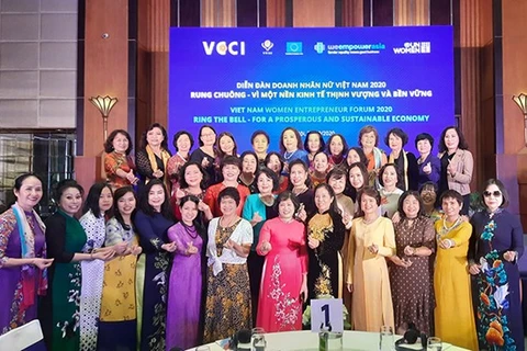 Nữ lãnh đạo doanh nghiệp tham gia vào Diễn đàn Doanh nhân nữ Việt Nam 2020. (Ảnh: TTXVN)