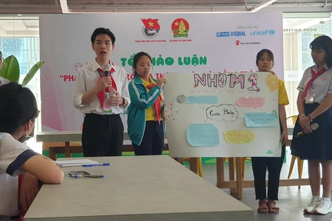 Trẻ em tham gia thảo luận về chủ đề phát huy vai trò của thành viên Hội đồng trẻ em trong thực hiện quyền tham gia của trẻ em. (Ảnh: PV/Vietnam+)