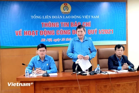 Lãnh đạo Tổng Liên đoàn Lao động Việt Nam thông tin về các sai phạm tại Đại học Tôn Đức Thắng. (Ảnh: PV/Vietnam+)
