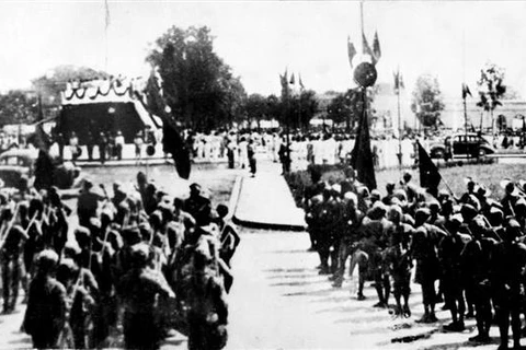 Đông đảo nhân dân tập trung tại vườn hoa Ba Đình nghe Chủ tịch Hồ Chí Minh đọc Tuyên ngôn Độc lập ngày 2/9/1945. (Nguồn: Tư liệu TTXVN)