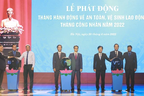 Phát động Tháng hành động về An toàn, vệ sinh lao động và Tháng công nhân năm 2022. (Ảnh: PV/Vietnam+)